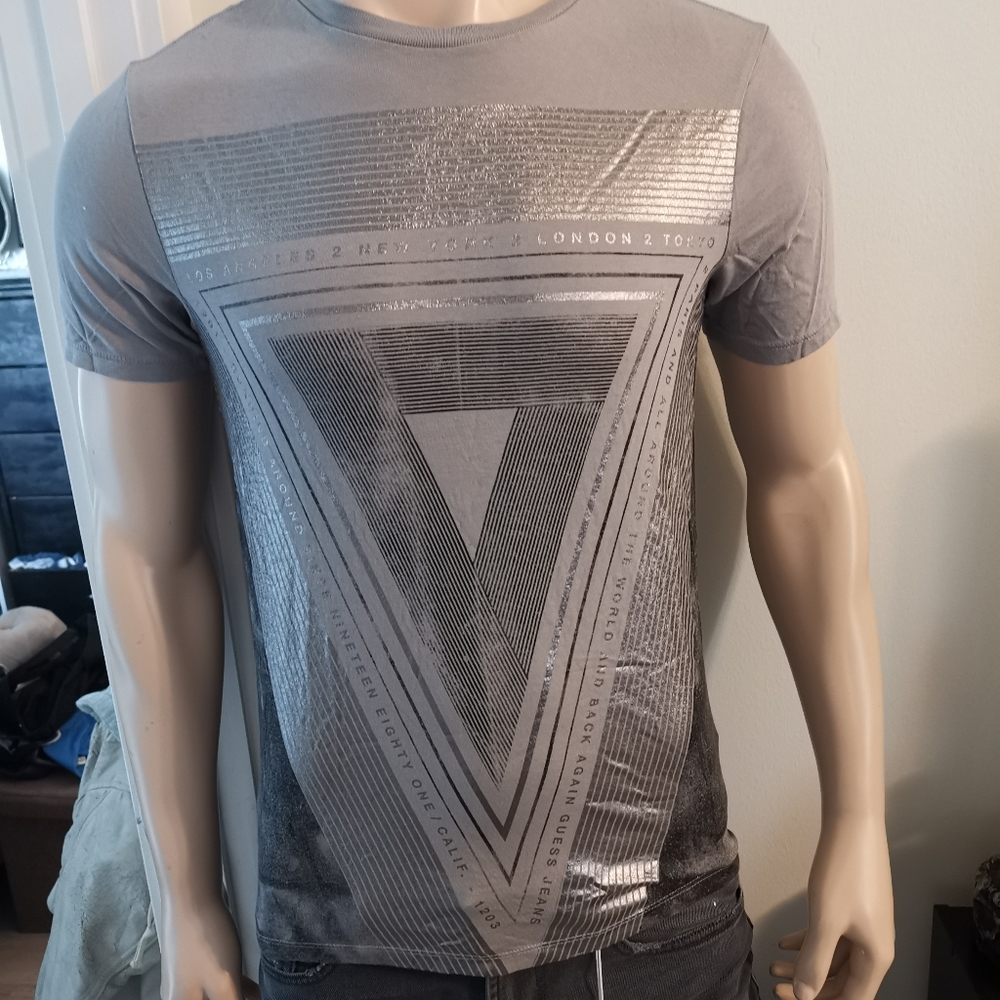 Guess Men's Silver Graphic Tee Triangle Vector Design Grey XS